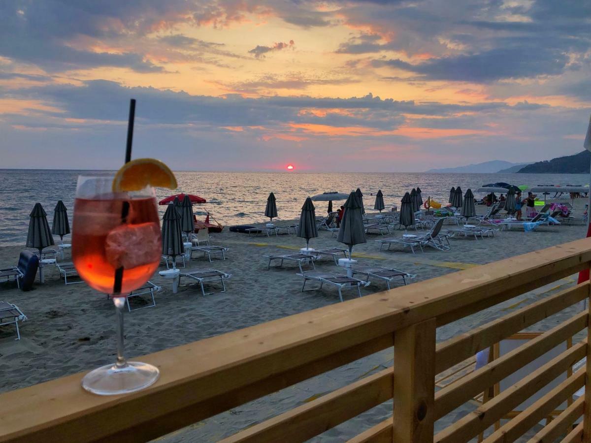 Residence Le Palme - Appartamenti Sul Mare - Spiaggia Tra Palinuro E Caprioli 皮肖塔 外观 照片